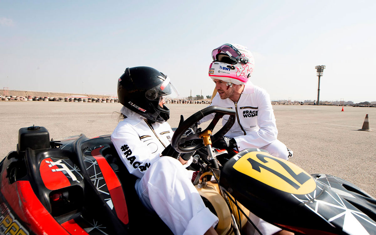 アストンマーチンF1のセバスチャン・ベッテルがF1サウジアラビアGPに合わせて主催した女性限定のカートイベントの様子 (3)