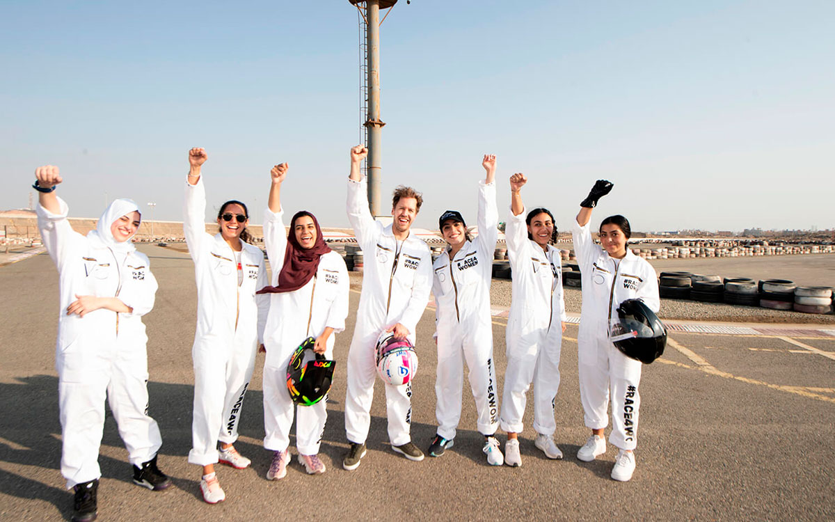 アストンマーチンF1のセバスチャン・ベッテルがF1サウジアラビアGPに合わせて主催した女性限定のカートイベントの様子 (5)