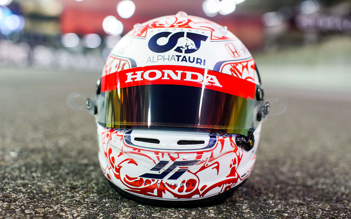 ホンダF1ラストレースアルファタウリ・ホンダの角田裕毅が持ち込んだ感謝を込めたスペシャルヘルメット、2021年12月9日F1アブダビGPの舞台、ヤス・マリーナ・サーキットにて (3)