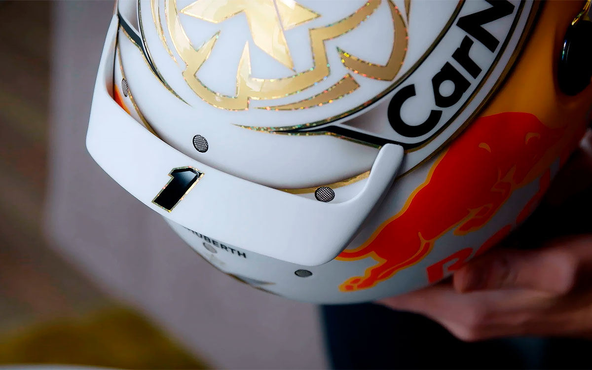 2022年のF1で着用するレーシングヘルメットを公開したレッドブル・レーシングのマックス・フェルスタッペン (2)