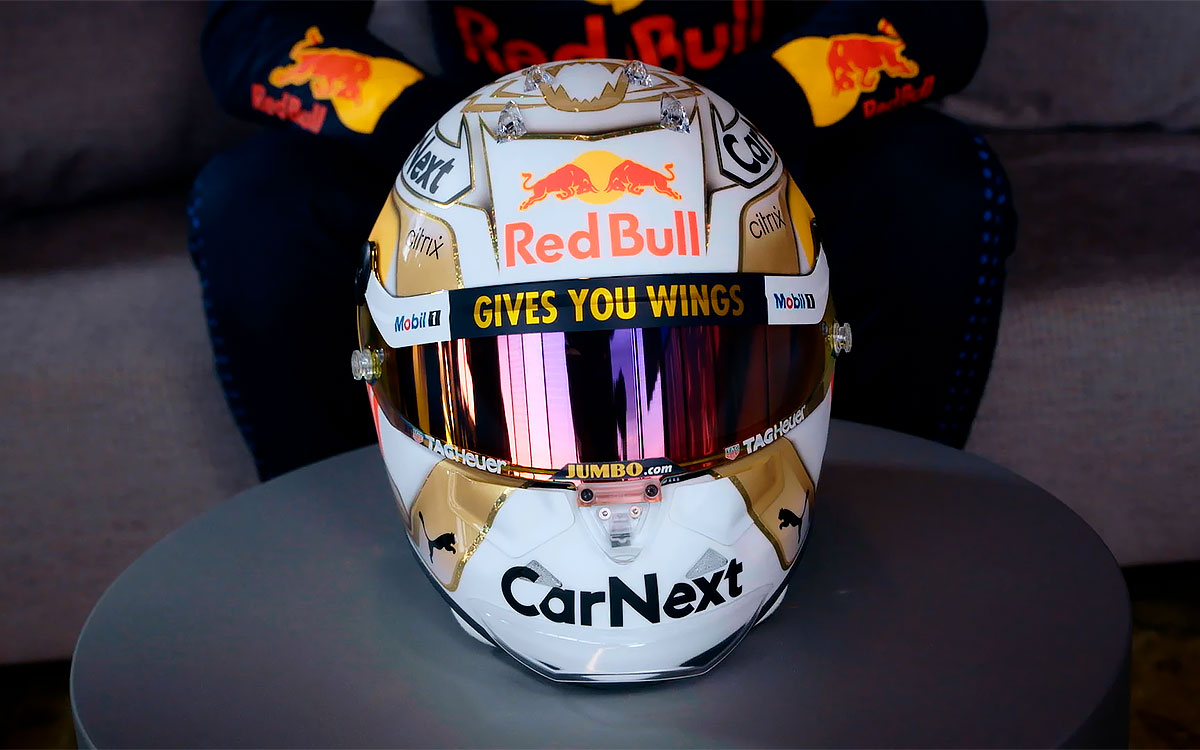 2022年のF1で着用するレーシングヘルメットを公開したレッドブル・レーシングのマックス・フェルスタッペン (4)