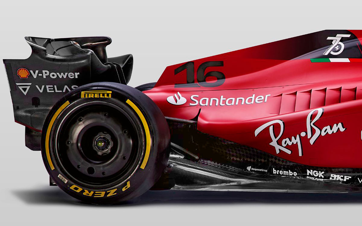 エンジンカバーのルーバー含む車体後方、スクーデリア・フェラーリの2022年型F1マシン「F1-75」のローンチモデル