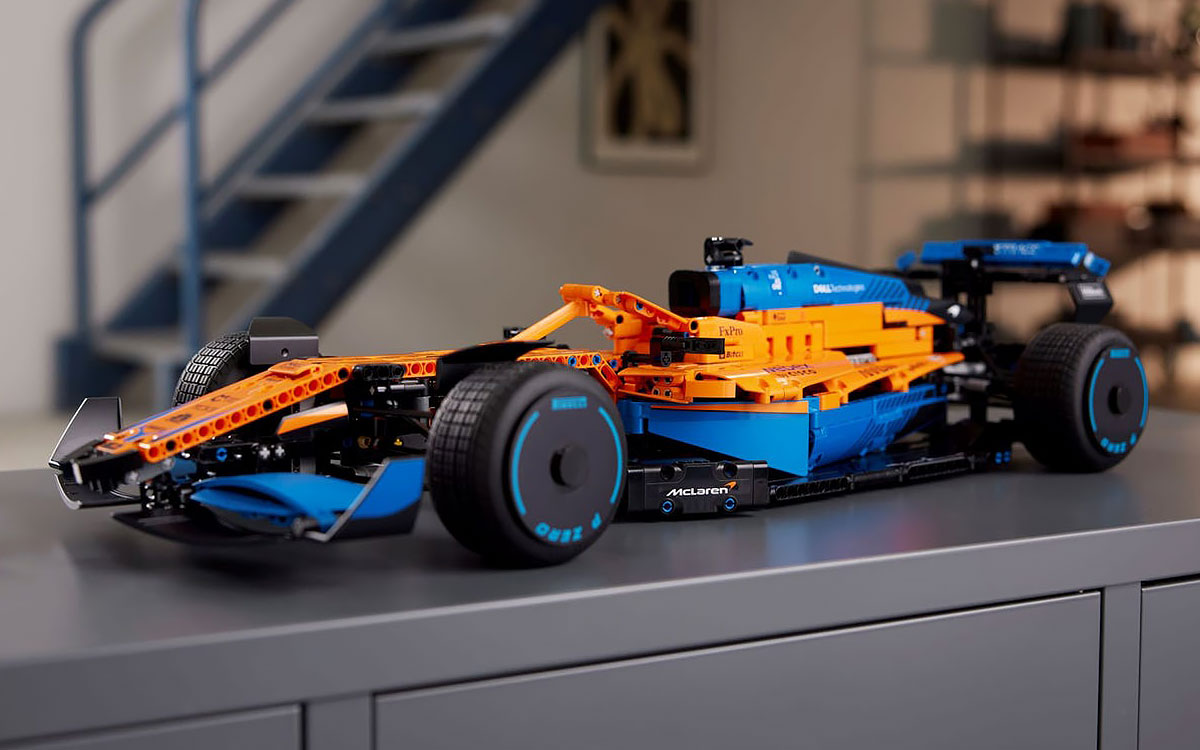2022年型「MCL36」のデザインを表現したレゴ・テクニック・マクラーレン・フォーミュラ1レースカー（2）