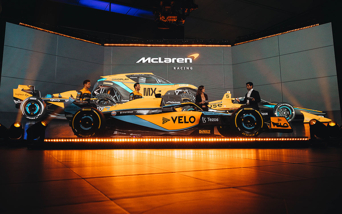 マクラーレンの2022年型F1マシン「MCL36」の新車発表会の様子、2022年2月11日
