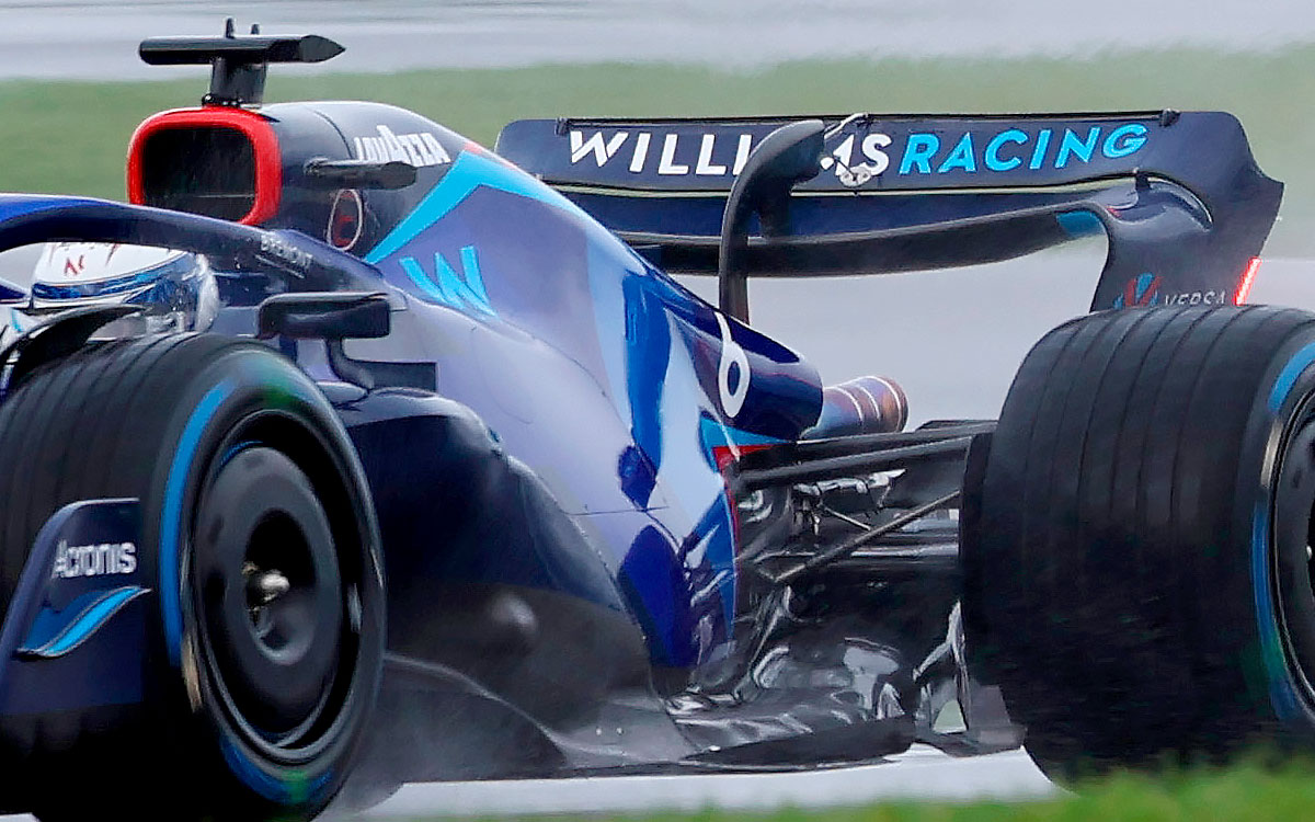 ウィリアムズ・レーシングの2022年型F1マシン「FW44」の車体後方側面全般