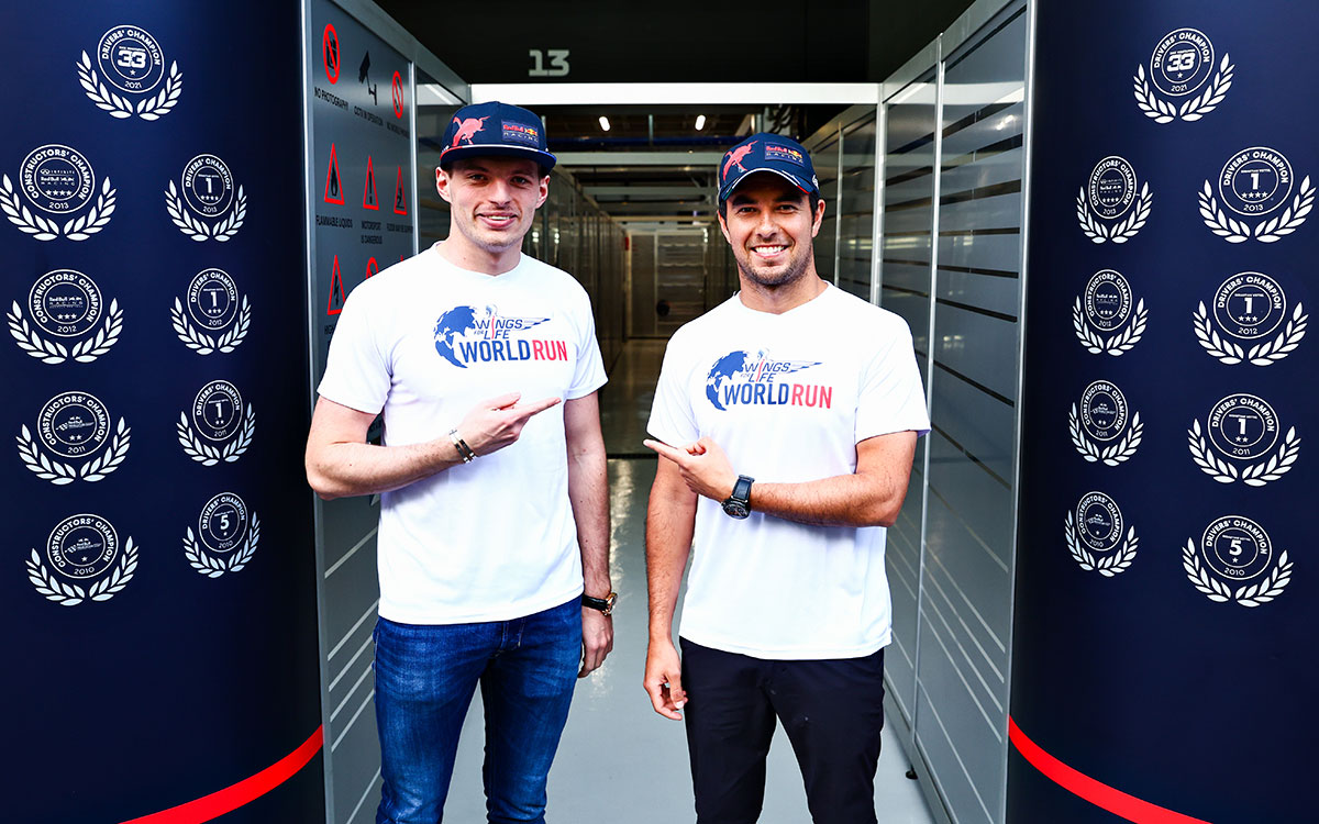 レッドブル・レーシングのマックス・フェルスタッペンとセルジオ・ペレス、2022年3月24日F1サウジアラビアGP