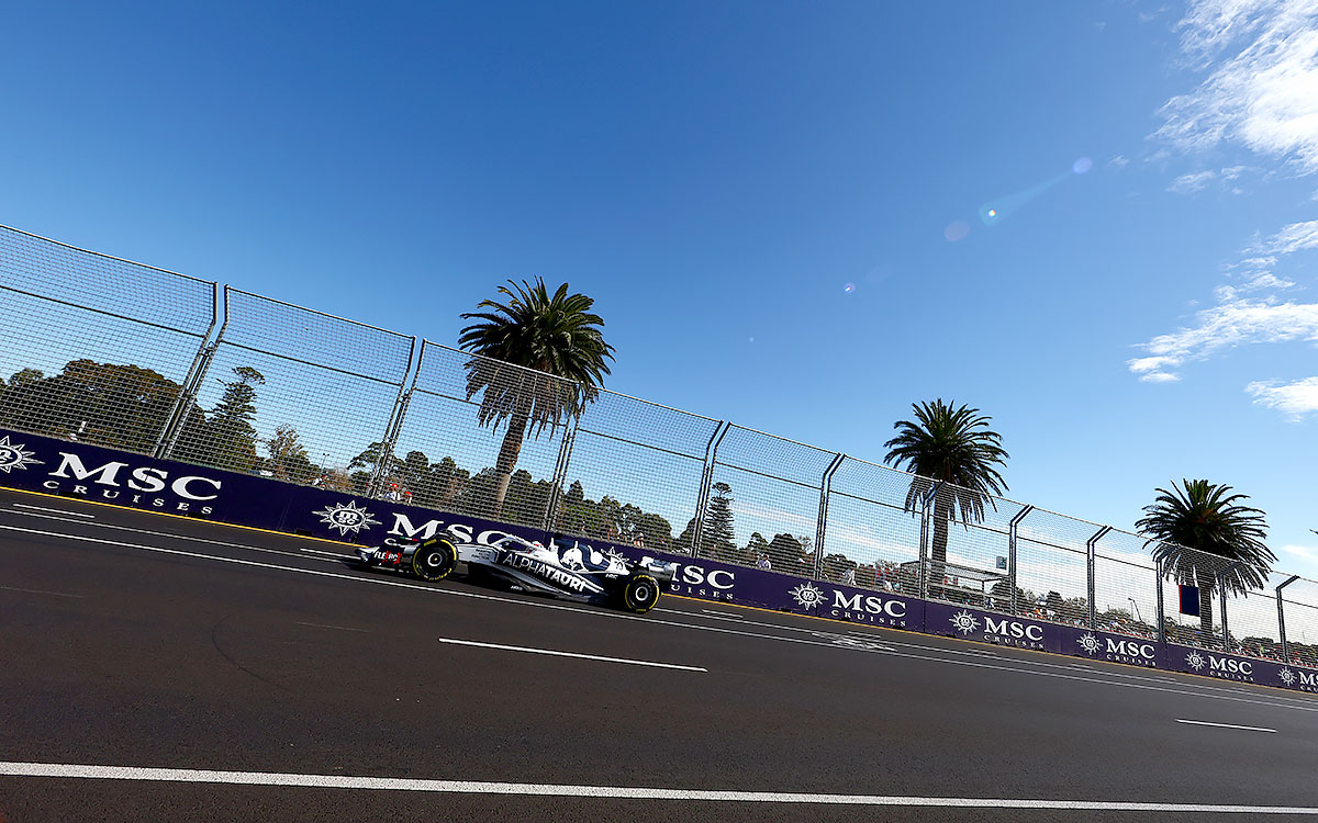 アルバート・パーク・サーキットを走行するスクーデリア・アルファタウリのピエール・ガスリー、2022年4月8日F1オーストラリアGP FP1