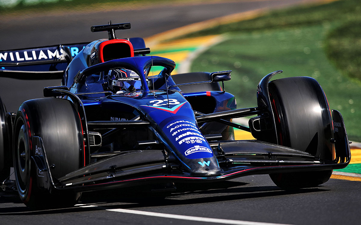ウィリアムズFW44を駆りアルバート・パーク・サーキットを走行するアレックス・アルボン、2022年4月8日F1オーストラリアGP FP1