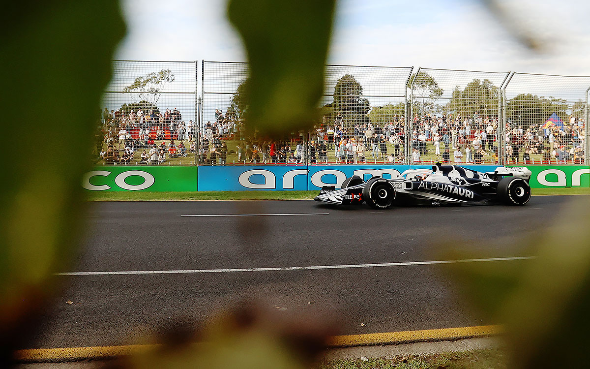 アルバート・パーク・サーキットを周回するアルファタウリの角田裕毅、2022年4月9日F1オーストラリアGP FP3