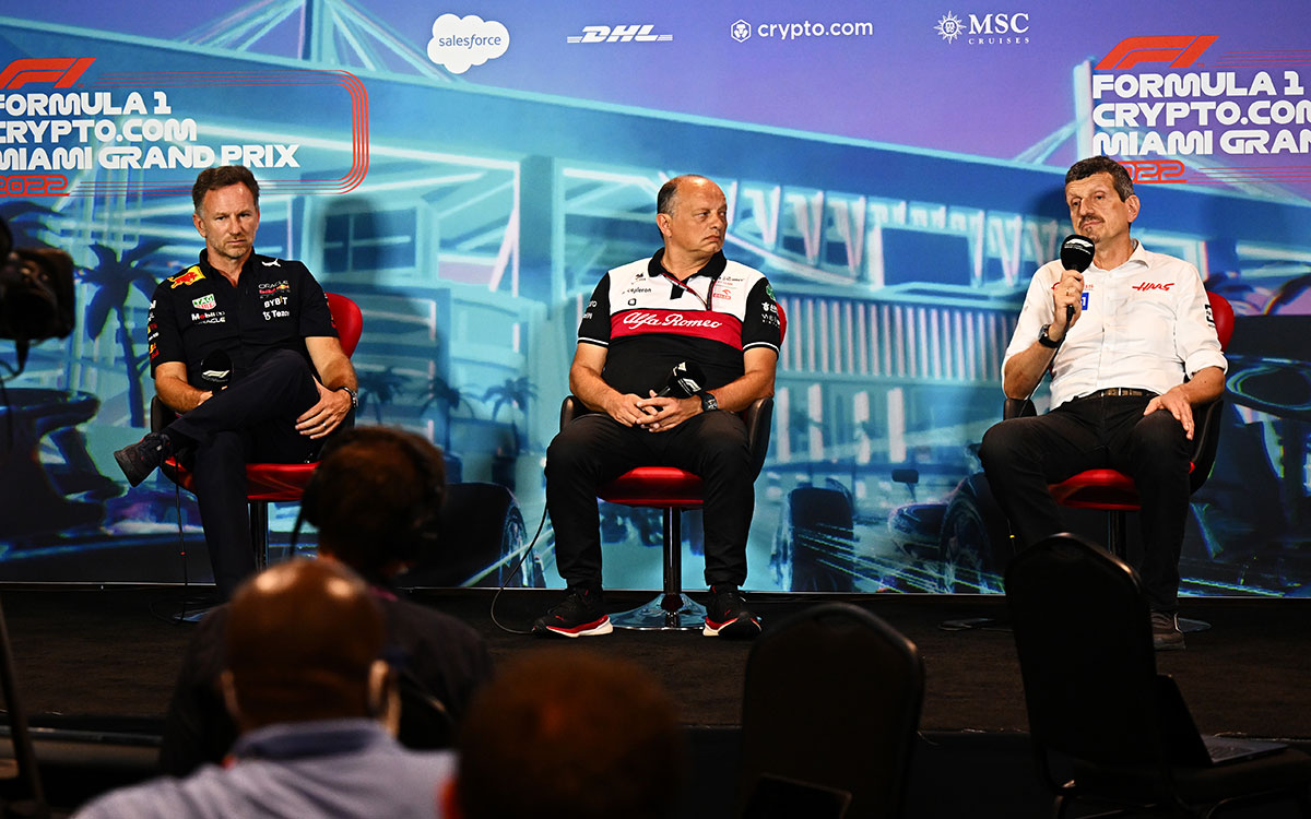 レッドブルのクリスチャン・ホーナー代表、アルファロメオのフレデリック・バスール代表、ハースのギュンター・シュタイナー代表、2022年5月6日F1マイアミGP土曜会見にて