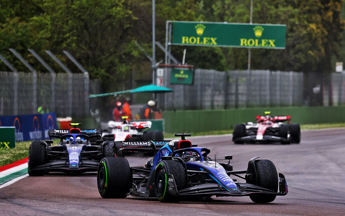 ウィリアムズのアレックス・アルボンとニコラス・ラティフィ、2022年4月24日F1エミリア・ロマーニャGP決勝レースにて