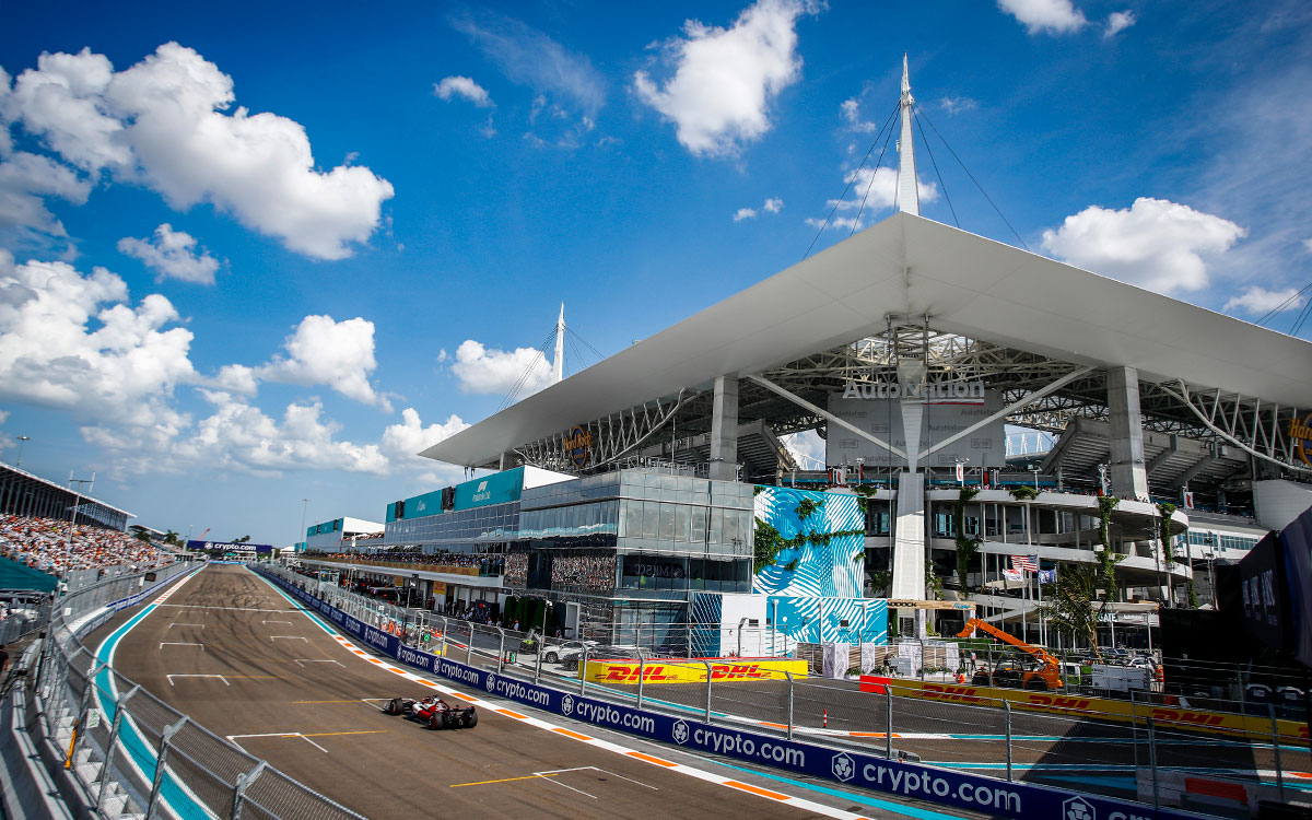 マイアミ・インターナショナル・オートドロームのホームストレート、2022年5月7日F1マイアミGP