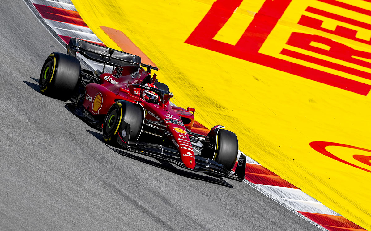 カタロニア・サーキットを周回するフェラーリのシャルル・ルクレール、2022年5月20日F1スペインGP