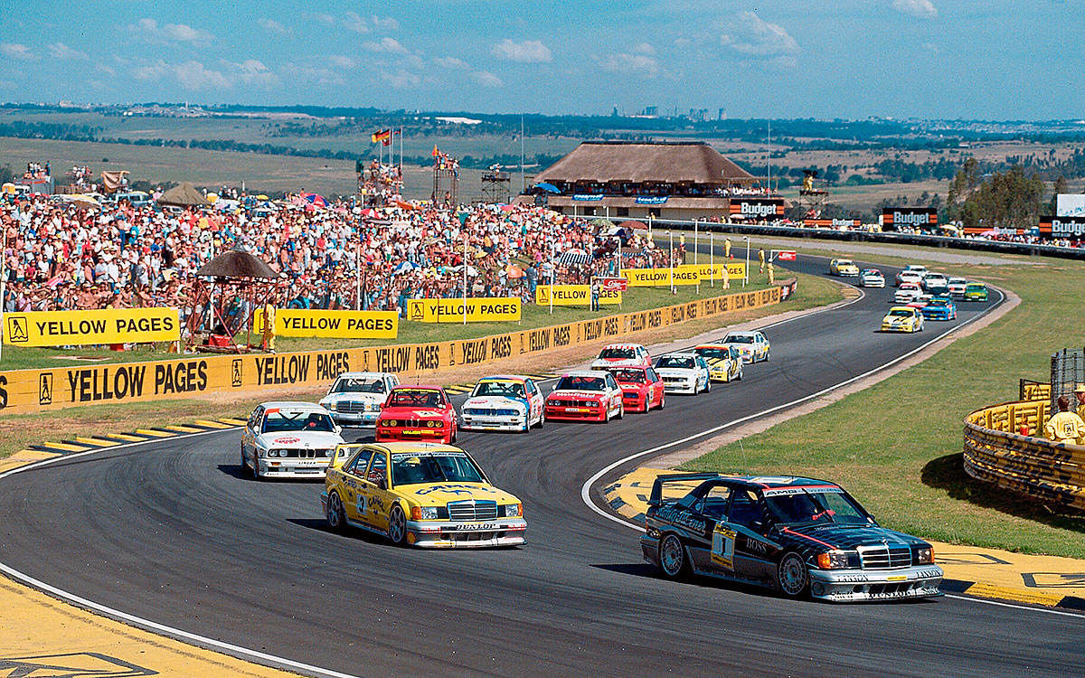 1990年11月18日に南アフリカのキャラミGPサーキットで開催されたドイツ・ツーリングカー選手権（DTM）