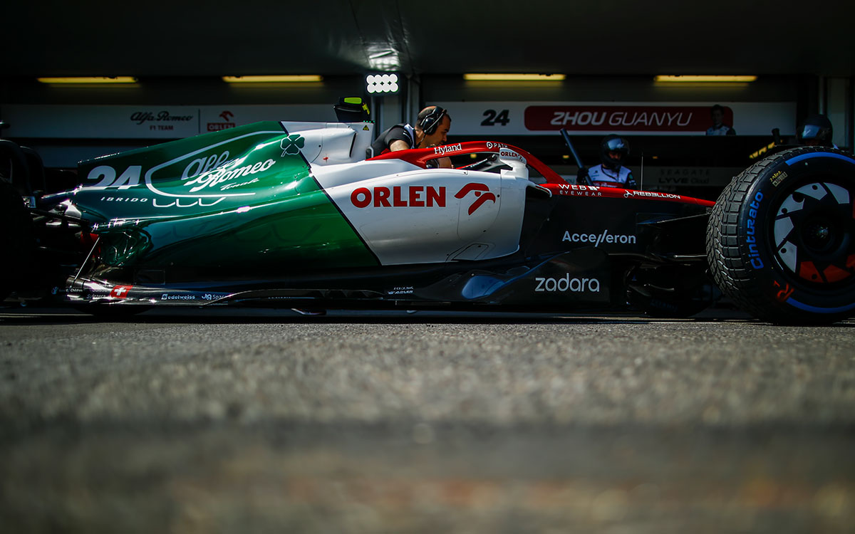 アルファロメオ、F1アゼルバイジャンに特別カラーのC42…新車トナーレ 