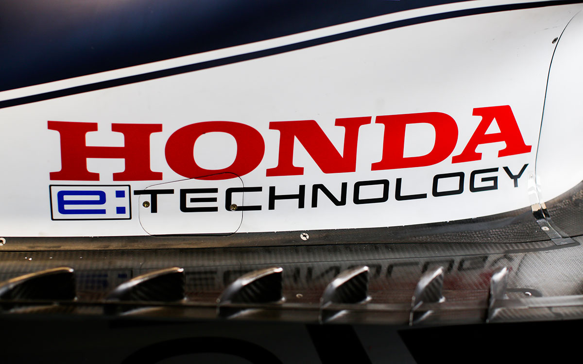 スクーデリア・アルファタウリAT02のボディーに掲げられた「Honda e:TECHNOLOGY」のブランディング、2021年6月19日F1フランスGP