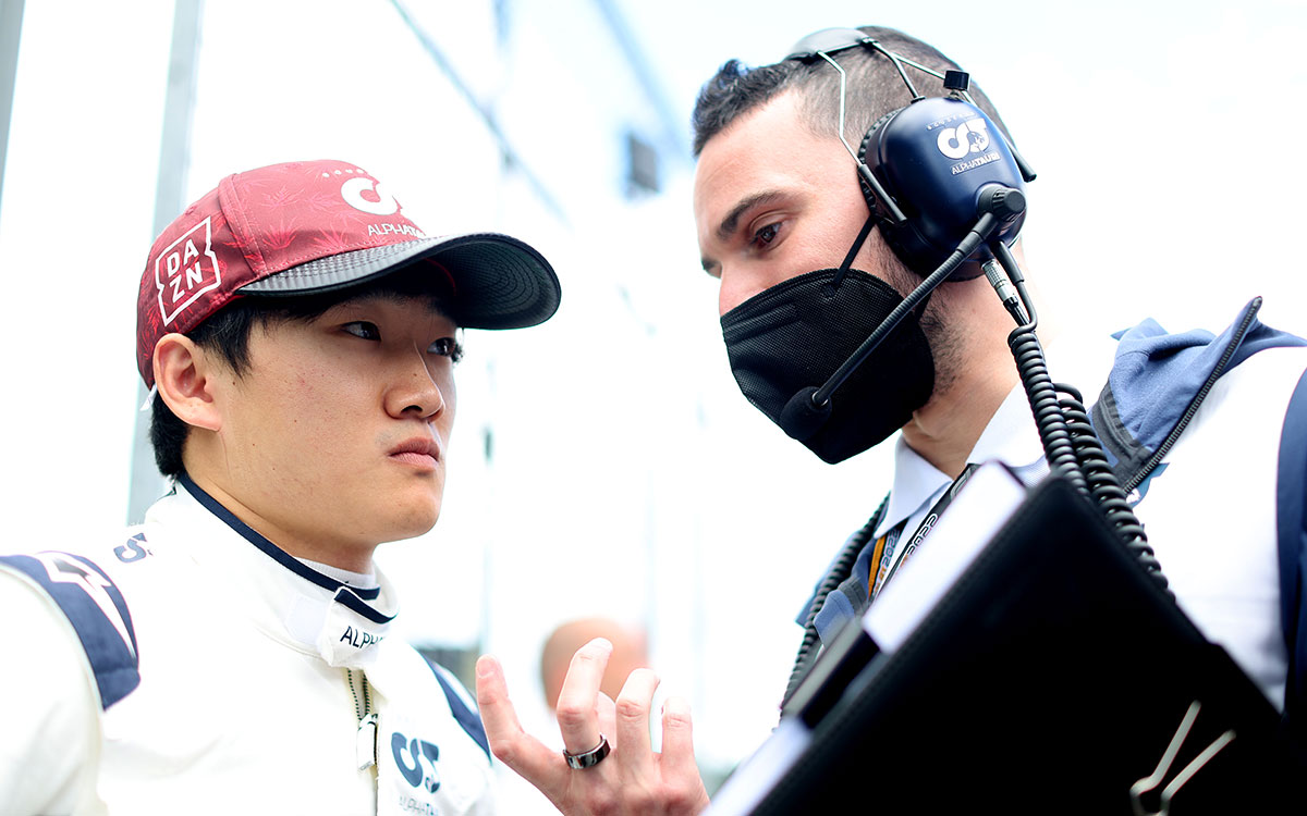 グリッド上で決勝レースに向けた準備を進める角田裕毅（アルファタウリ）、2022年7月10日F1オーストリアGP