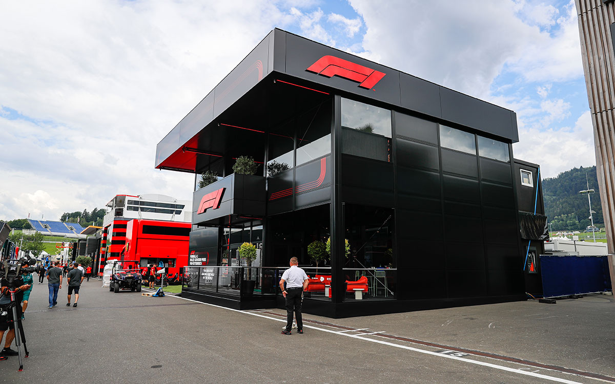 レッドブル・リンクに建設されたF1のモーターホーム、2022年7月8日F1オーストリアGP