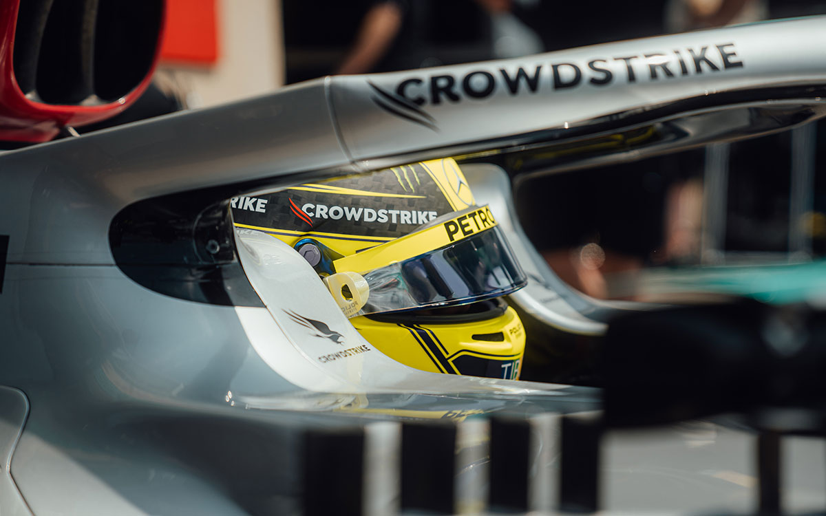 メルセデスW13のコックピットに座るルイス・ハミルトン（メルセデス）、2022年7月23日F1フランスGP