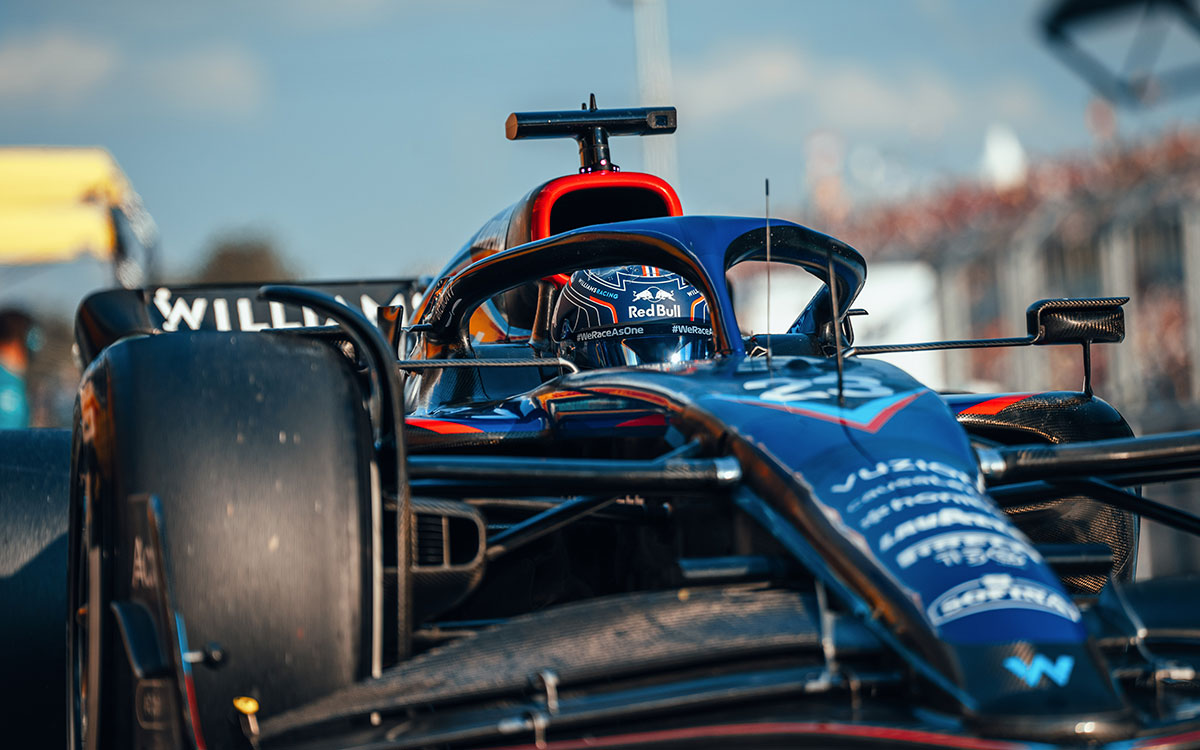 ハンガロリンクのピットレーンを走行するアレックス・アルボン（ウィリアムズ）、2022年7月30日F1ハンガリーGP予選