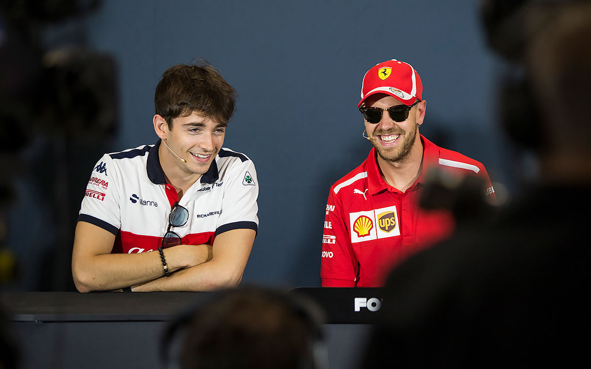 会見で同席したシャルル・ルクレール（アルファロメオ）とセバスチャン・ベッテル（フェラーリ）、2018年5月23日F1モナコGP