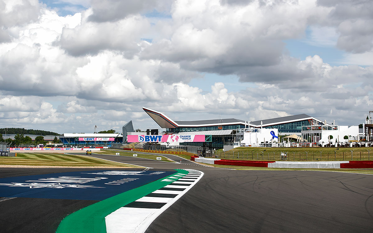 シルバーストン・サーキットのターン15からターン16方向、2022年6月30日F1イギリスGP