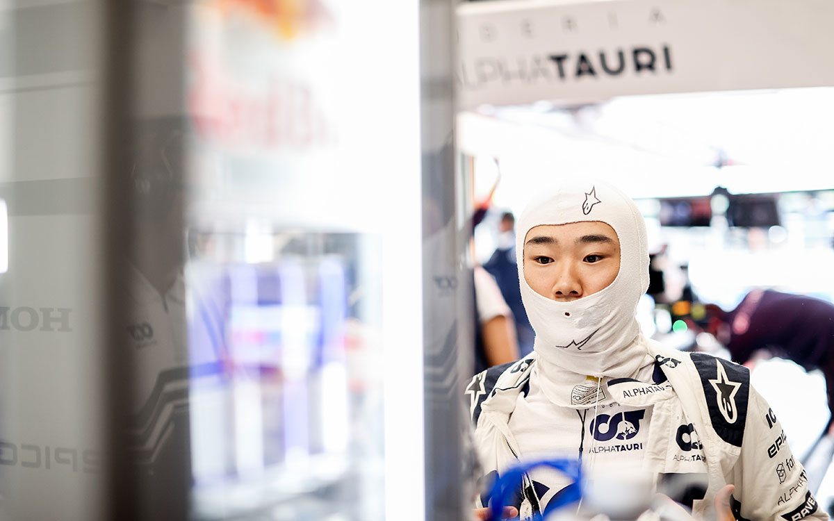 セッションに向けて準備する角田裕毅（アルファタウリ）、2022年8月27日F1ベルギーGP