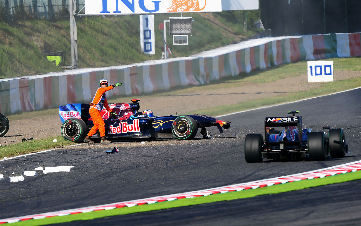 クラッシュしたハイメ・アルグエルスアリ（トロロッソ）、2009年F1日本GPにて