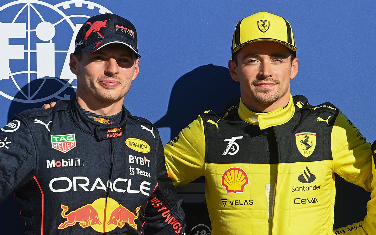 予選2番手のマックス・フェルスタッペン（レッドブル）とポールのシャルル・ルクレール（フェラーリ）、2022年9月10日F1イタリアGP