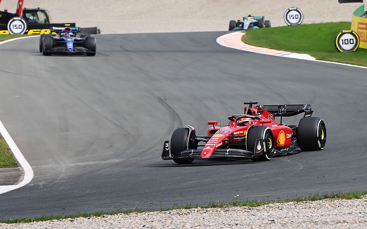 ザントフォールト・サーキットを周回するスクーデリア・フェラーリのシャルル・ルクレール、2022年9月2日F1オランダGP FP1