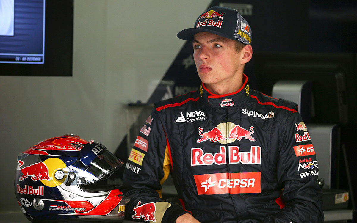 F1初出走を前に緊張した表情を浮かべるトロロッソのマックス・フェルスタッペン、2014年10月2日F1日本GP