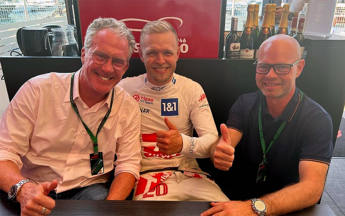 ケビン・マグヌッセン（ハースF1）と父ヤン、MDKモータースポーツのチームオーナー兼ドライバーのMark Kvamme、2022年