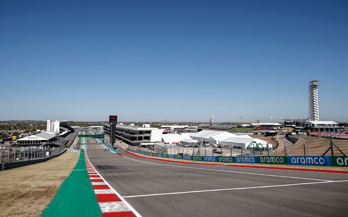 ターン1から見たサーキット・オブ・ジ・アメリカズ（COTA）のメインストレート、2022年10月20日F1アメリカGP