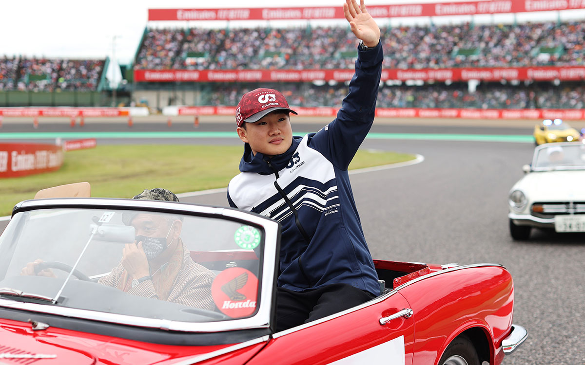 S500でドライバーズパレードに参加した角田裕毅（アルファタウリ）、2022年10月9日F1日本GP決勝レースにて