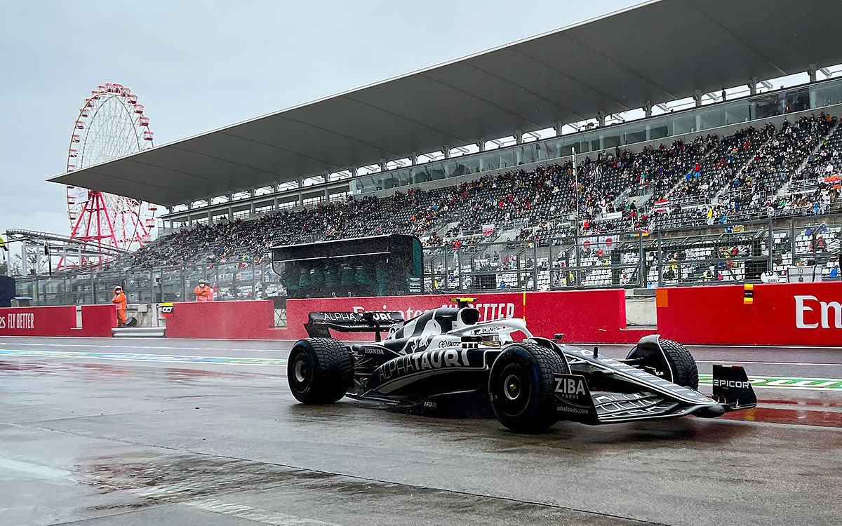 フルウェット・タイヤを履いて初の母国セッションに向かう角田裕毅（アルファタウリ）、2022年10月7日F1日本GP 鈴鹿サーキットにて