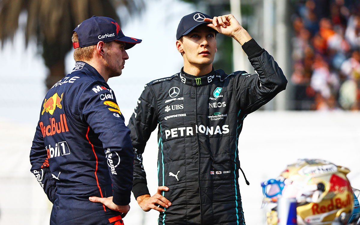 予選を終えたマックス・フェルスタッペン（レッドブル）とジョージ・ラッセル（メルセデス）、2022年10月29日F1メキシコGP