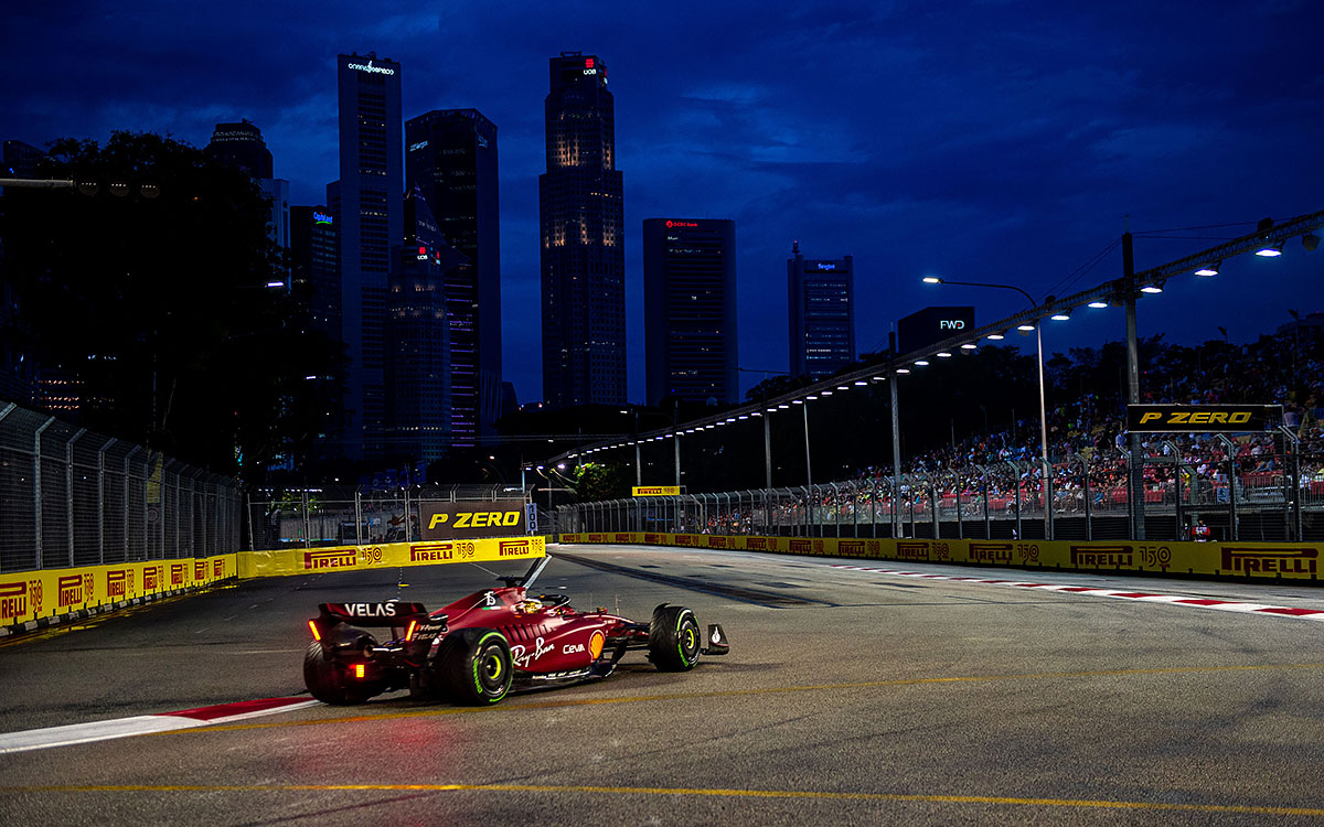 インターミディエイトタイヤを履いて予選を戦うシャルル・ルクレール（フェラーリ）、2022年10月1日F1シンガポールGP