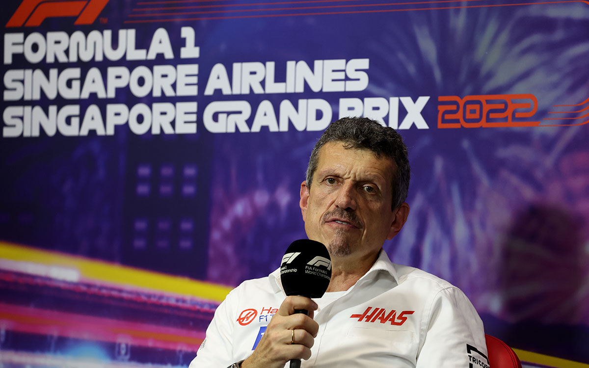 FIAプレスカンファレンスに出席するハースのギュンター・シュタイナー代表、2022年10月1日F1シンガポールGP