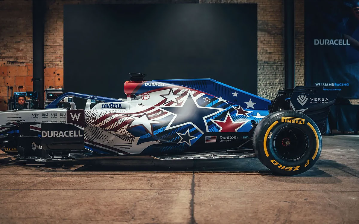星条旗をモチーフとしたスペシャルリバリーに彩られたウィリアムズの2018年型F1マシン「FW41」、2022年10月 (2)