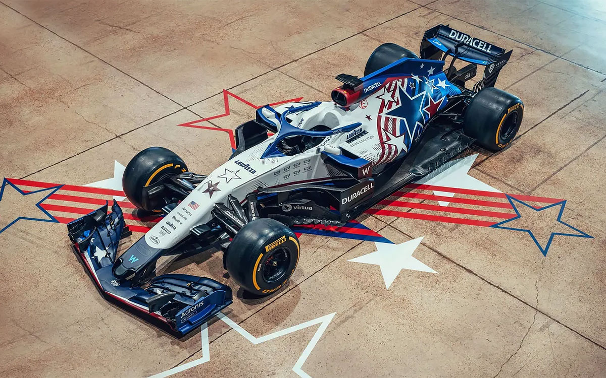 星条旗をモチーフとしたスペシャルリバリーに彩られたウィリアムズの2018年型F1マシン「FW41」、2022年10月 (1)