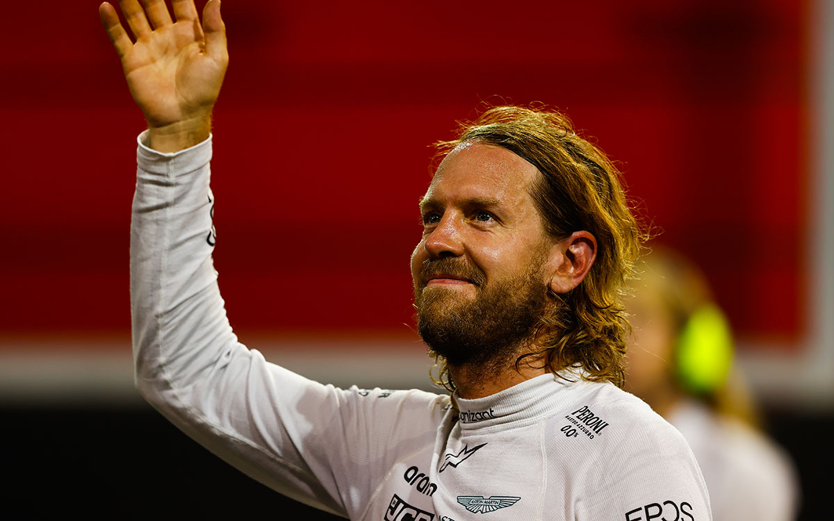 引退レースを終えたセバスチャン・ベッテル（アストンマーチン）、2022年11月20日F1アブダビGP