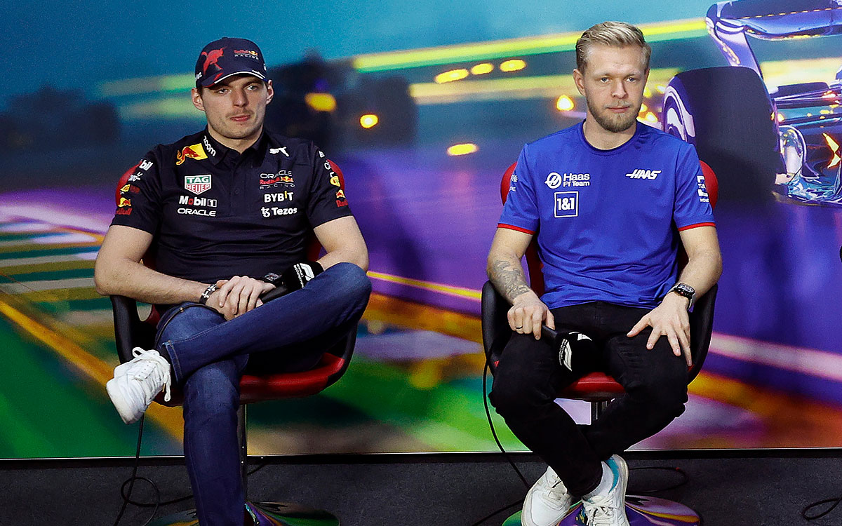 マックス・フェルスタッペン（レッドブル）とケビン・マグヌッセン（ハース）、2022年11月10日F1サンパウロGPの木曜FIA公式プレスカンファレンスにて