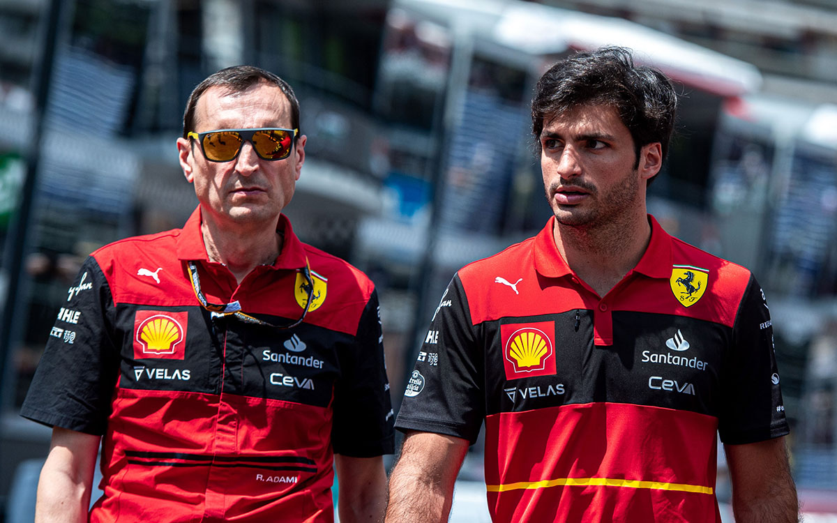 スクーデリア・フェラーリのカルロス・サインツとレースエンジニアを務めるリカルド・アダミ、2022年