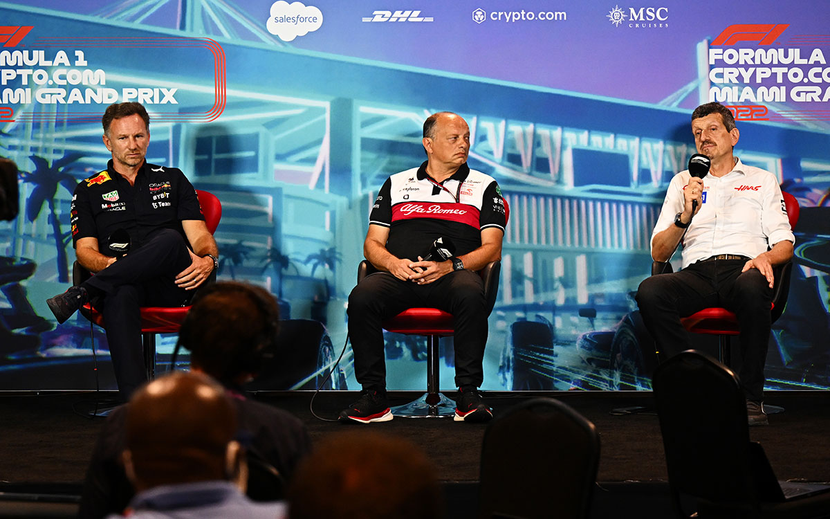 クリスチャン・ホーナー代表（レッドブル）、フレデリック・バスール代表（アルファロメオ）、ギュンター・シュタイナー代表（ハース）、2022年5月7日F1マイアミGPのプレスカンファレンスにて