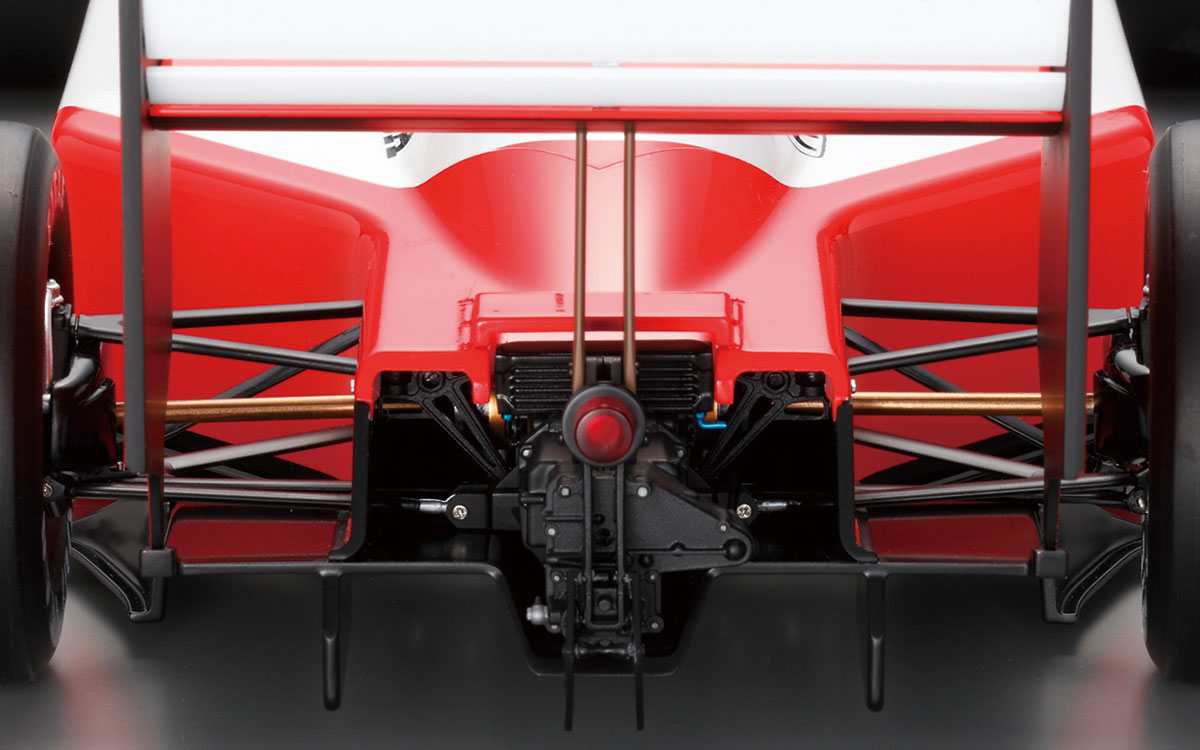ディフューザー細部、8分の1スケールで組み立てるディアゴスティーニの1988年型F1マシン「マクラーレン・ホンダMP4-4」