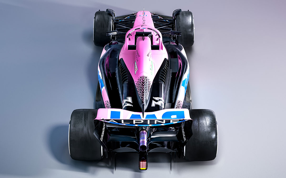 アルピーヌの2023年型F1マシン「A523」ピンク版レンダリング全体像後方見下げ