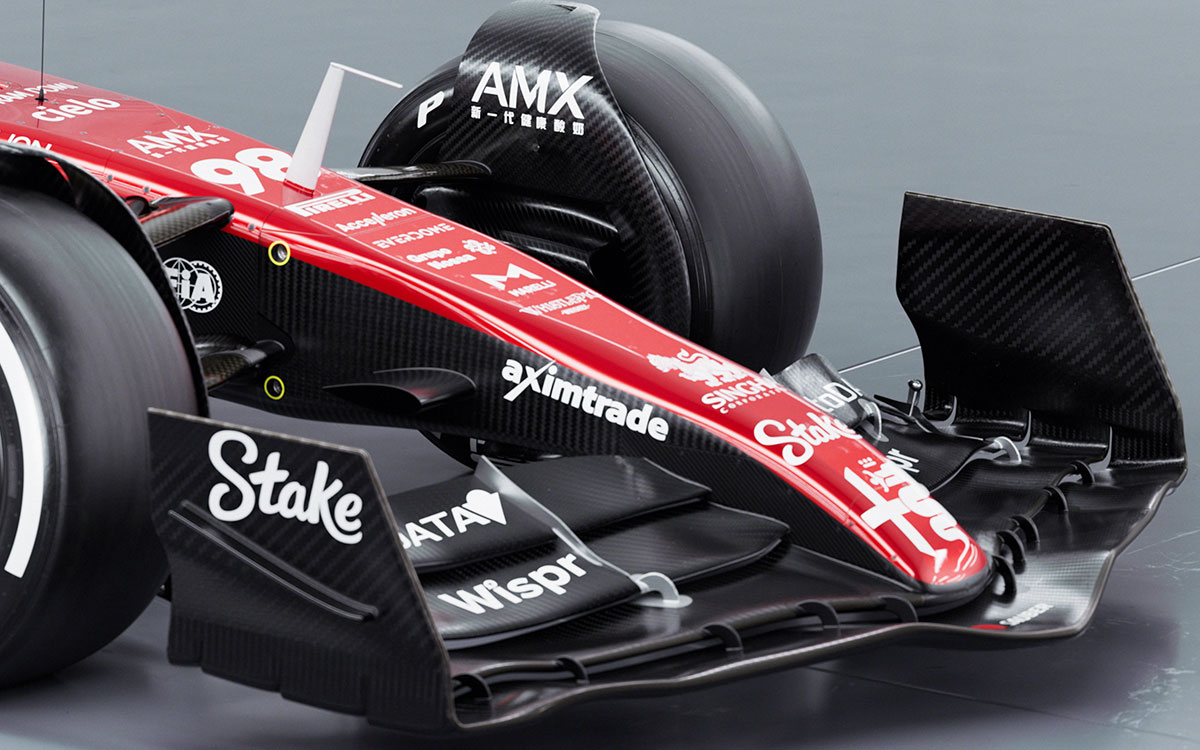 アルファロメオ（ザウバー）の2023年型F1マシン「C43」のショーカーのフロントウイング・サスペンション、2月7日公開