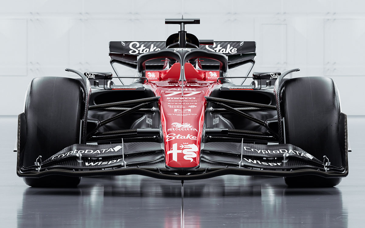 アルファロメオ（ザウバー）の2023年型F1マシン「C43」のショーカーの全景正面、2023年2月7日