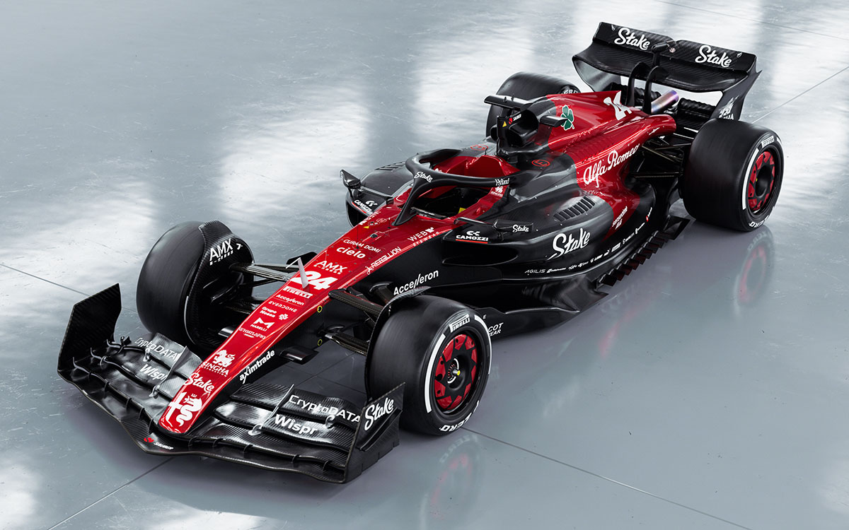 アルファロメオ（ザウバー）の2023年型F1マシン「C43」のショーカーの全景、2023年2月7日 (5)