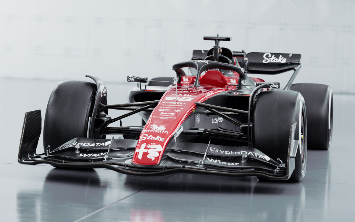 アルファロメオ（ザウバー）の2023年型F1マシン「C43」のショーカーの全景、2023年2月7日 (6)